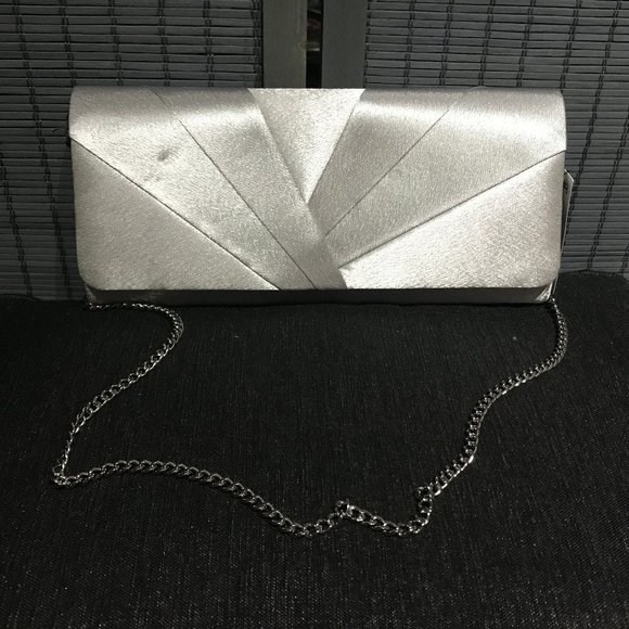 *** New *** Giani Bernini Satin Matinee Flap Clutch - Picture 1 of 6
